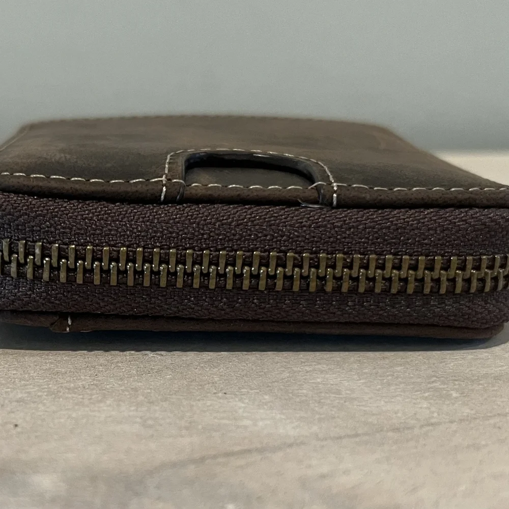 Fine‎ Brown Leather RFID Zip Around Men's Wallet. NWOT